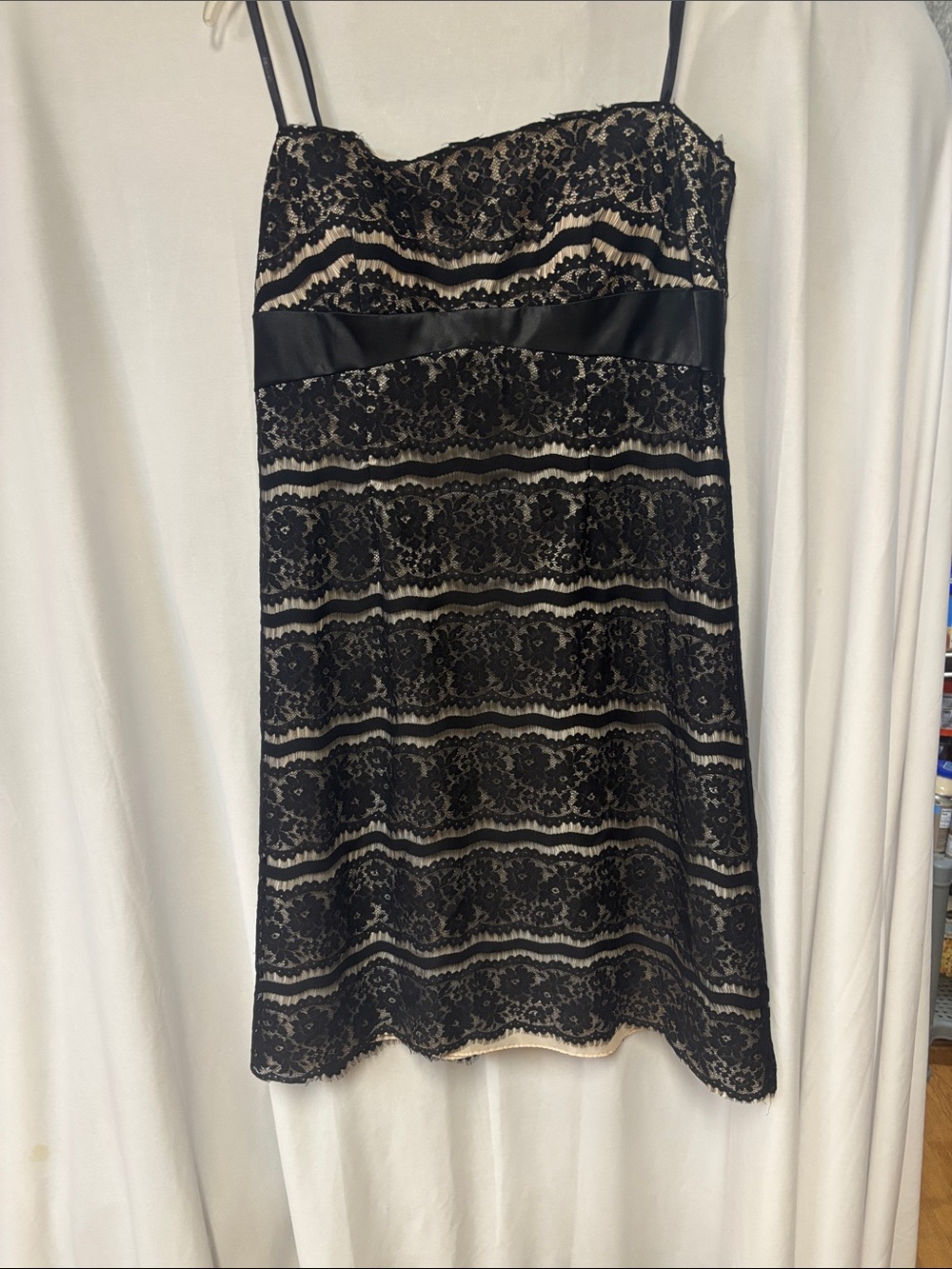 Delaru Vintage Black Lace Overlay Cocktail Dress – Cream Nude Underlay Strapless